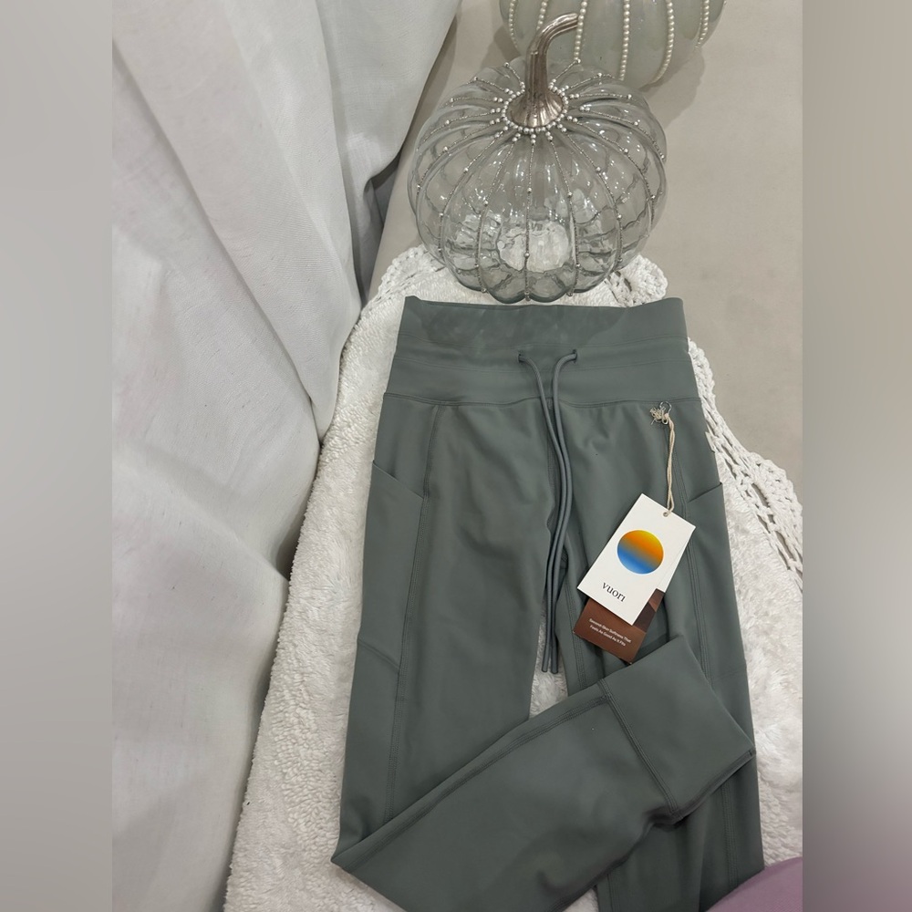 BRAND NEW WITH TAGS! Vuori leggings